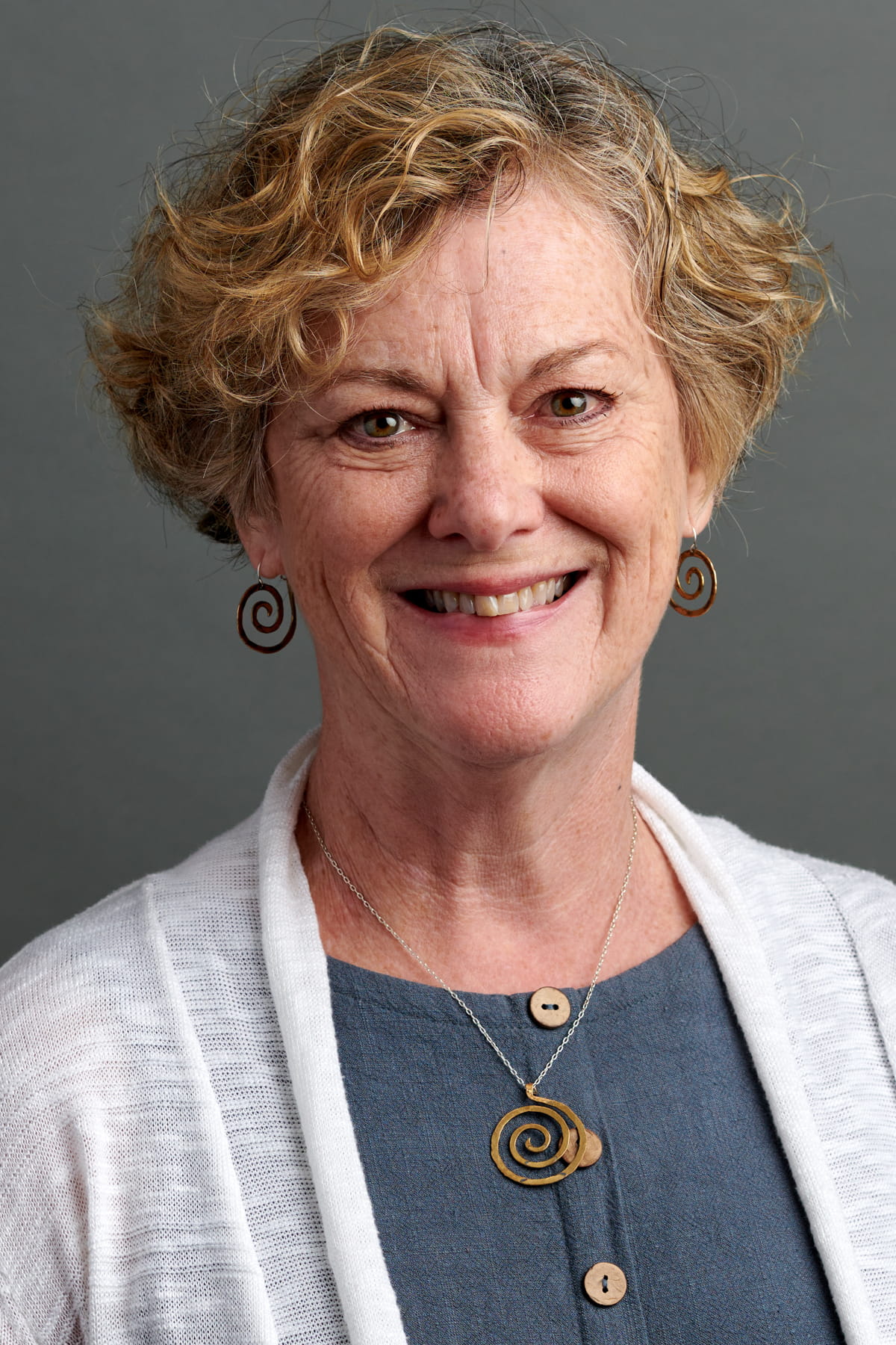 A photo of Lisa Hunter.