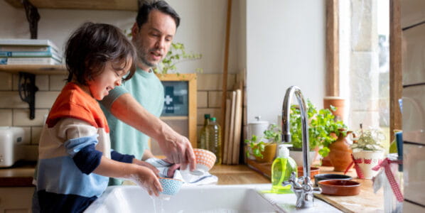 8 Ways Parents Can Teach Kindness to Kids