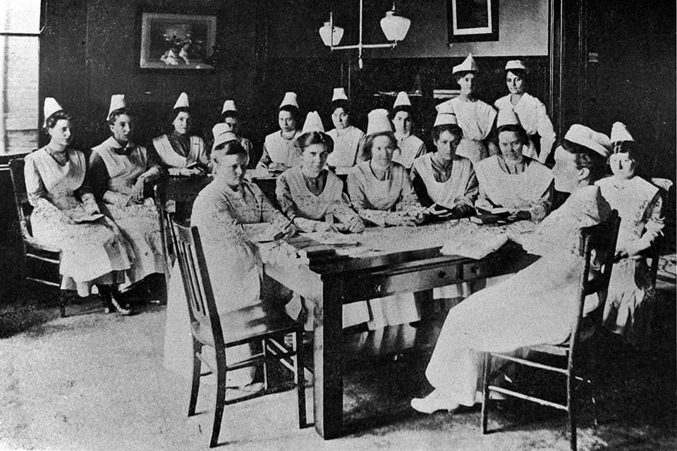 Nursing class in 1905.