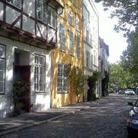 Take a tour of the alleys and courtyards in Lübeck's Old Town. They are the remains of the medieval urban development.