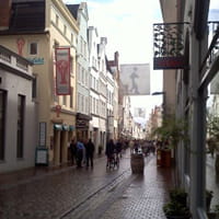 Despite the damage it suffered during the Second World War, the basic structure of the 15th and 16th century old city remains unaltered.