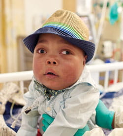 Muhamed in hat.