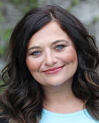 A photo of Kacey Fischesser.