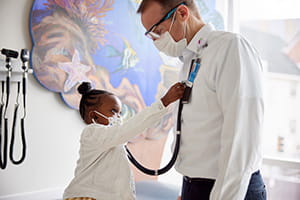 A photo of a patient and a doctor.