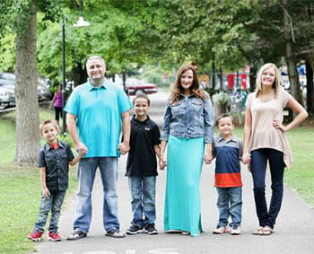 working with your family-article1-350 family spending time together outside.