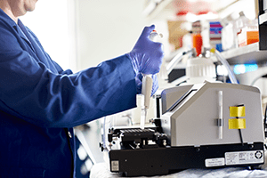 An image of a Cincinnati Children's team member working in a lab.