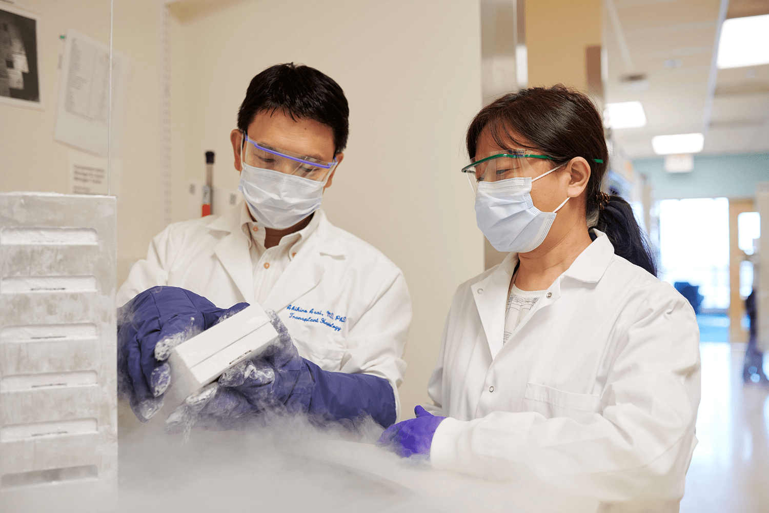 Doctors Yin and Asai in the lab.