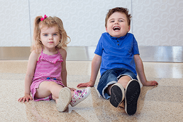 An image of two kids smiling at the hospital.