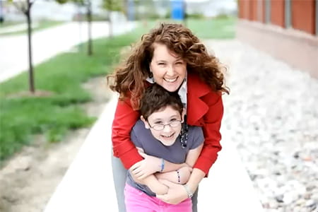 Amelia Murphy smiling with her mom.