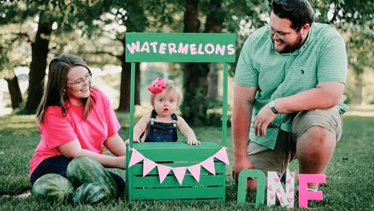 Mia and her parents.