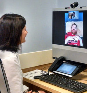 Dr. Flint (Palliative Care) talks with a patient.